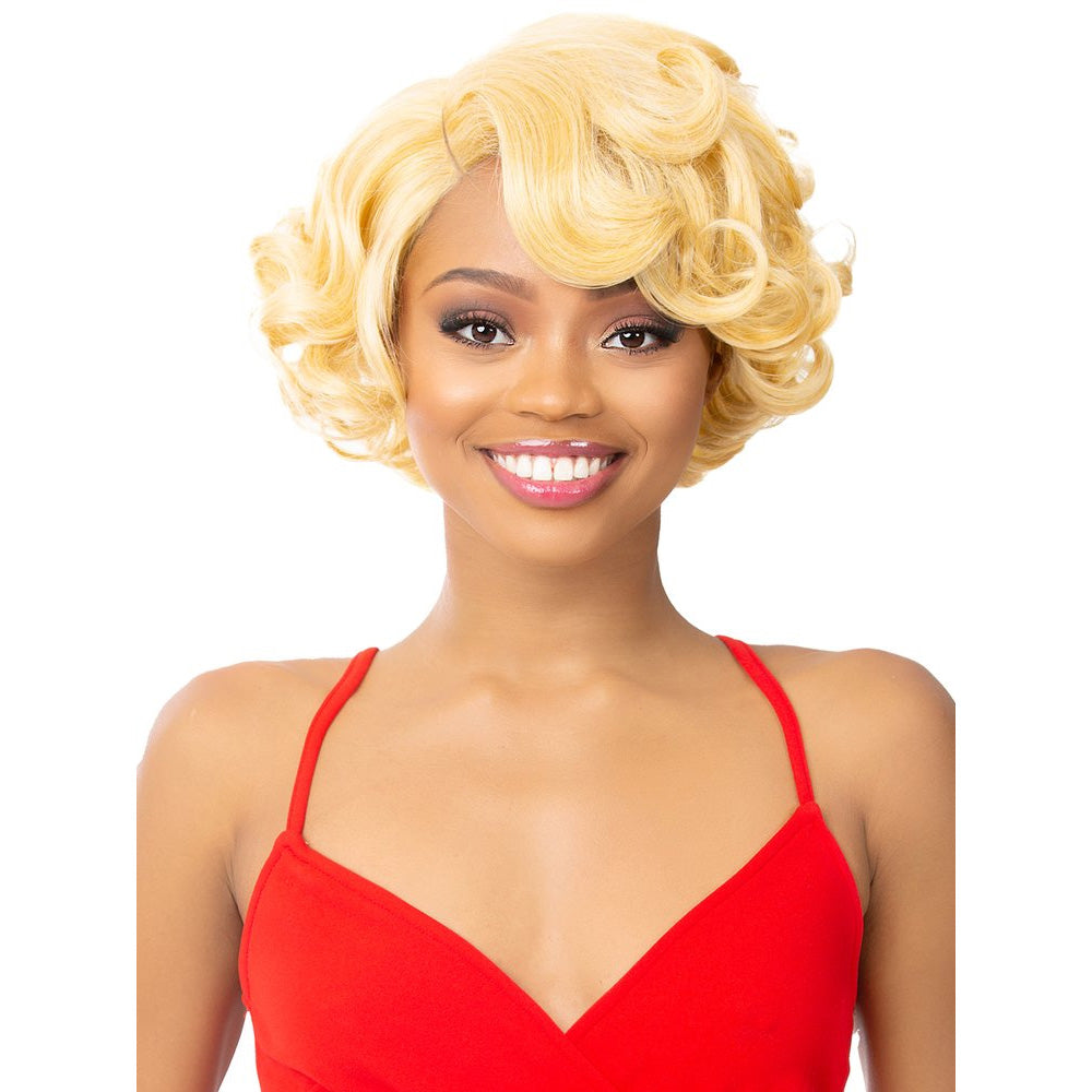 Nutique-BFF-HD-Lace-Romina-Curly-Wig-10-Like-Butter